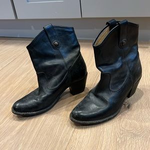 Frye cowboy cropped booties in black